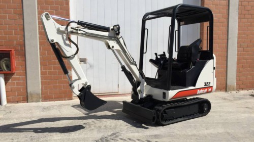 Image for product BOBCAT 320 T+N.1 BENNA+MARTELLO PNEUMATICO